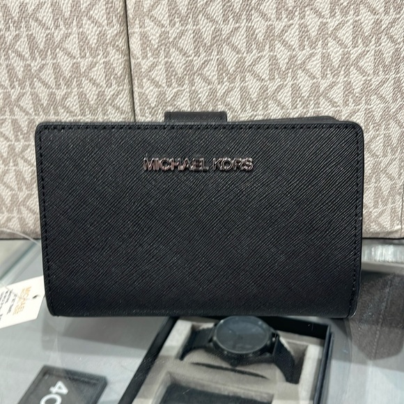 MICHAEL KORS
Medium Crossgrain Leather Wallet
Black 
NWT - Picture 2 of 16